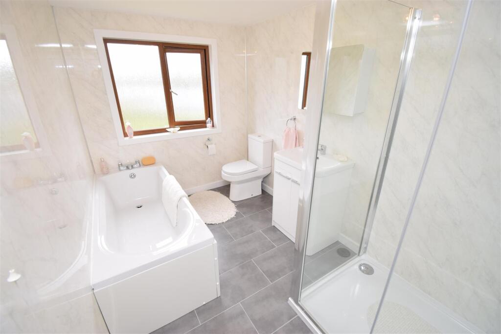 BATHROOM .JPG