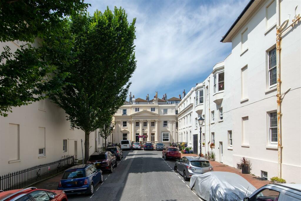 2,6Lansdowne-1.jpg