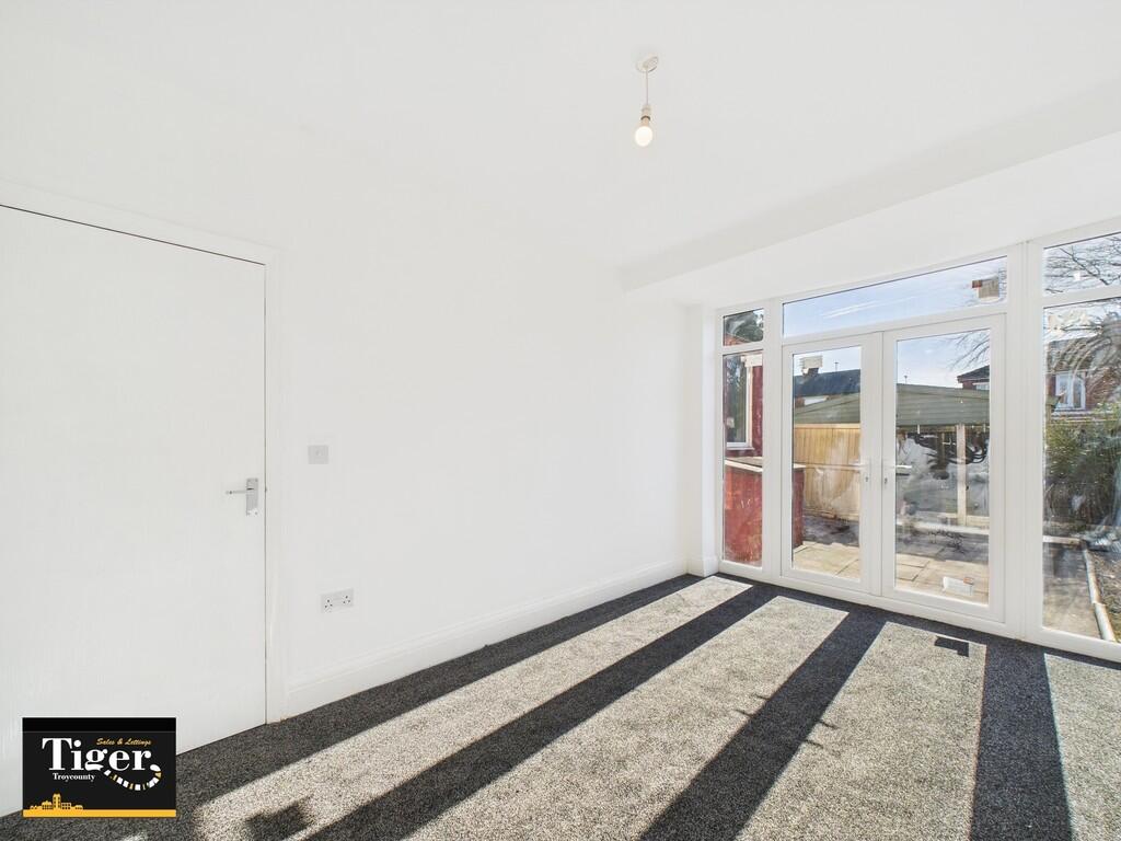 CAM02176G0-PR0503...