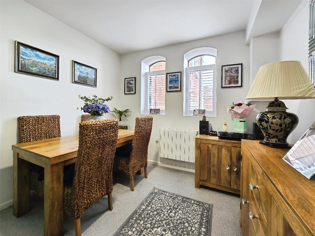 Bedroom 2 / Dining