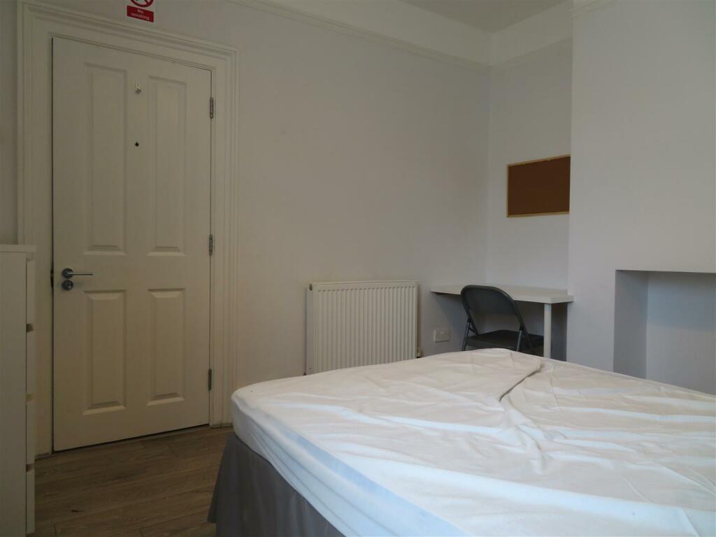 1 Edmund Road Bed2a.JPG