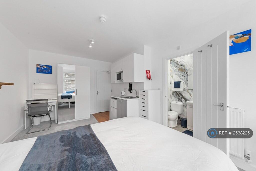 Ensuite Bedroom With Tea Station