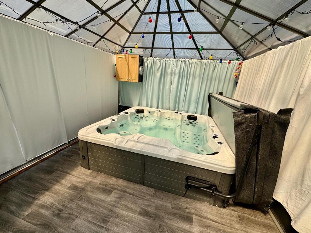 Hot Tub (by separate negotiation)