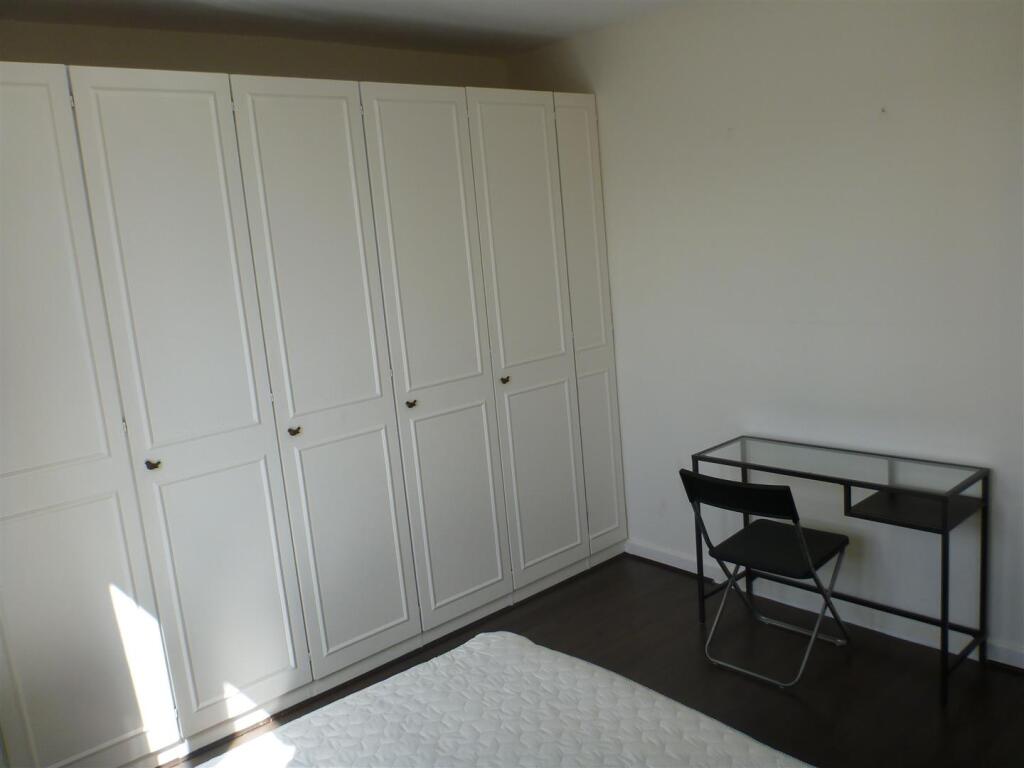 Bedroom2b.JPG