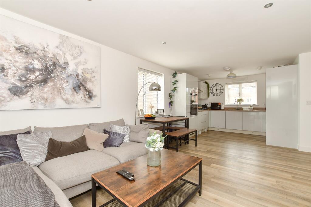 Lounge/Kitchen