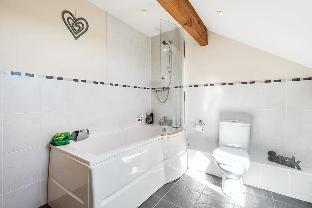 Second Floor Bath...