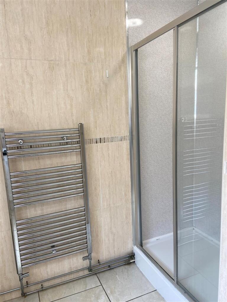 Bathroom1.2.JPG