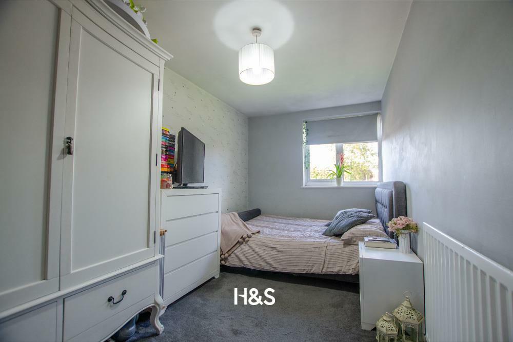 118 heathmere drive bedroom.jpg