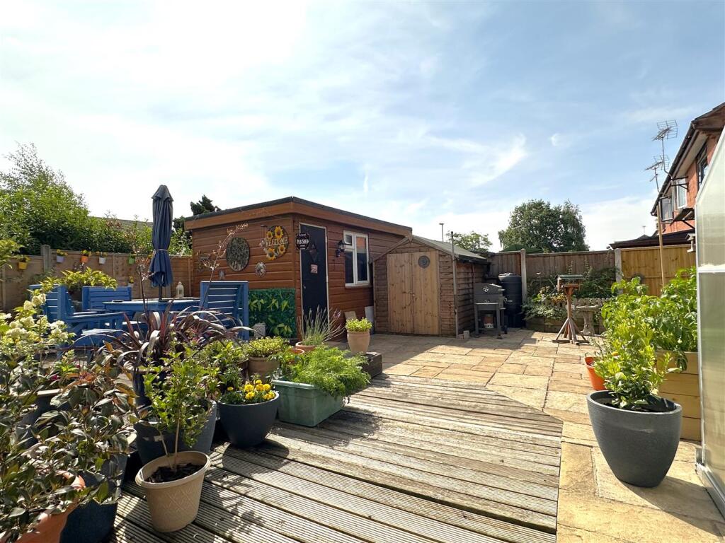 Beautifully Landscaped Garden 315