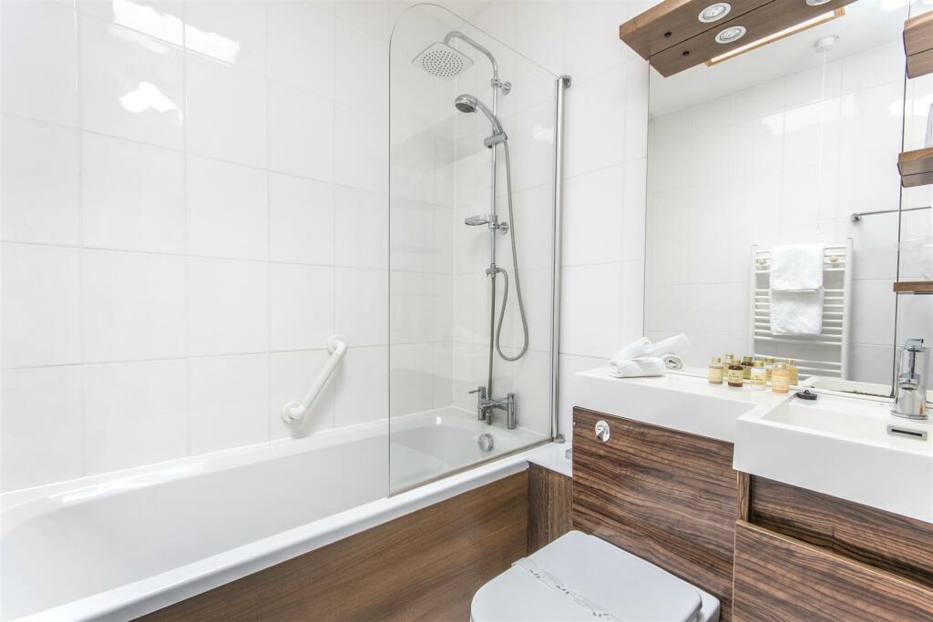 Rm 5 b'room.jpg