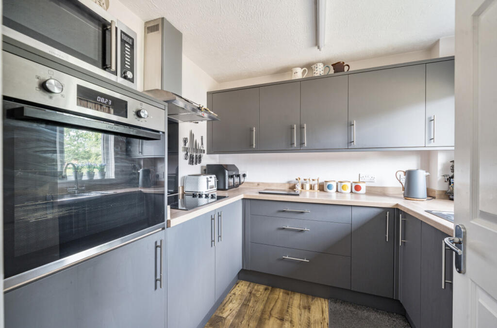 1327002-11-6881f2...