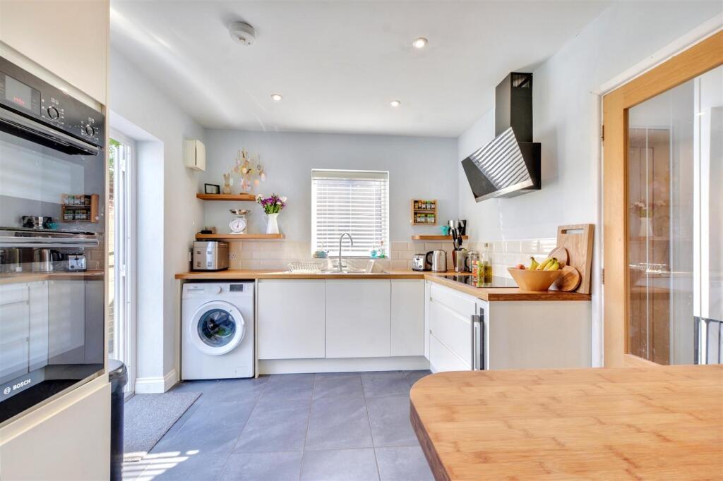 Kitchen_2.jpeg