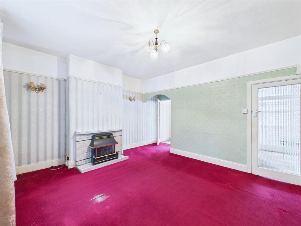 10 - Terraced House for Auction, Kingswood.jpg
