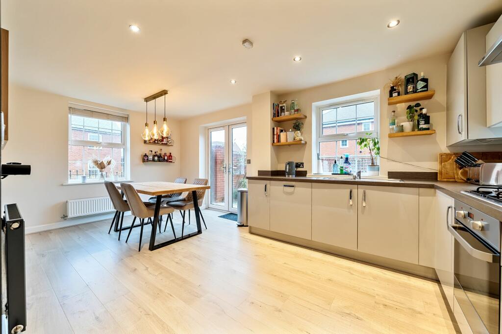 Kitchen/Dining Room (2)