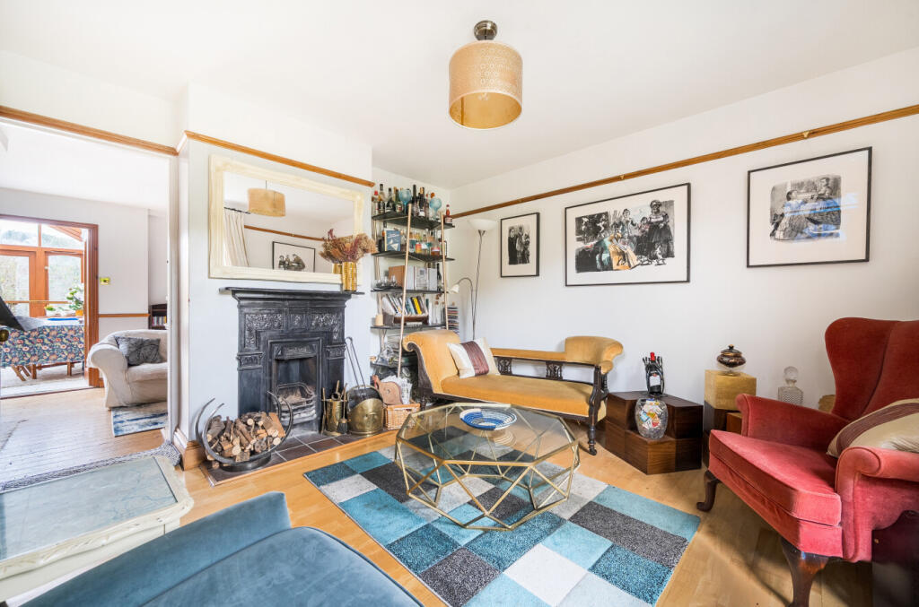 1387282-9-6931b18...