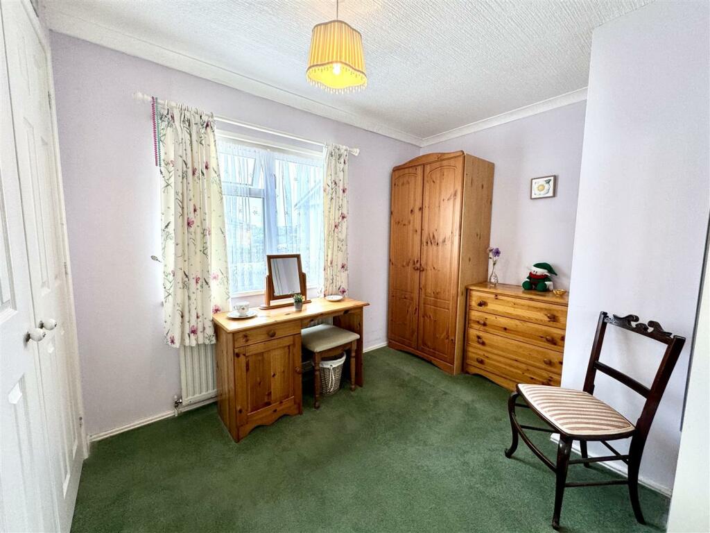 DRESSING ROOM