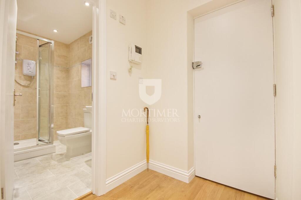 Entrance/Bathroom