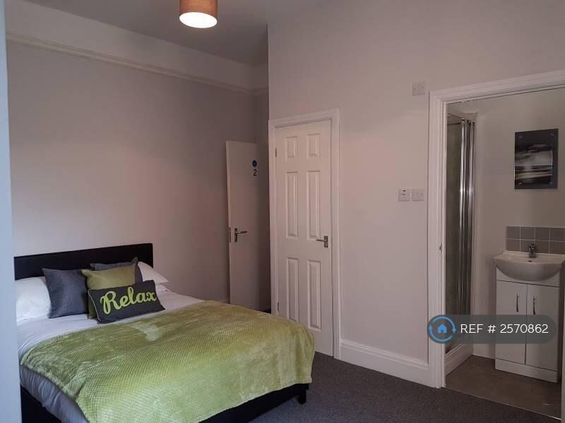 Fully Furnished En-Suite Double Room - Let