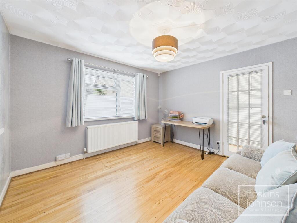 Sitting Room/Bedroom 1