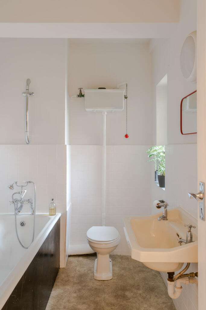 264692 - 56 Marine Court-15.jpg