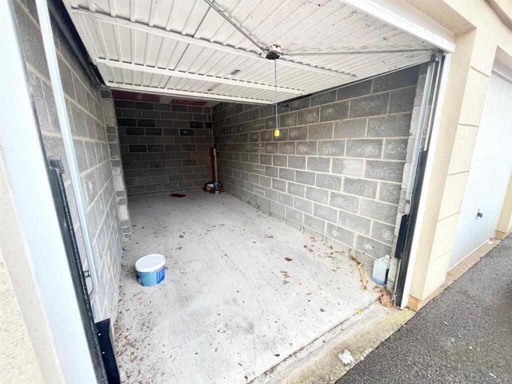 Garage.jpg