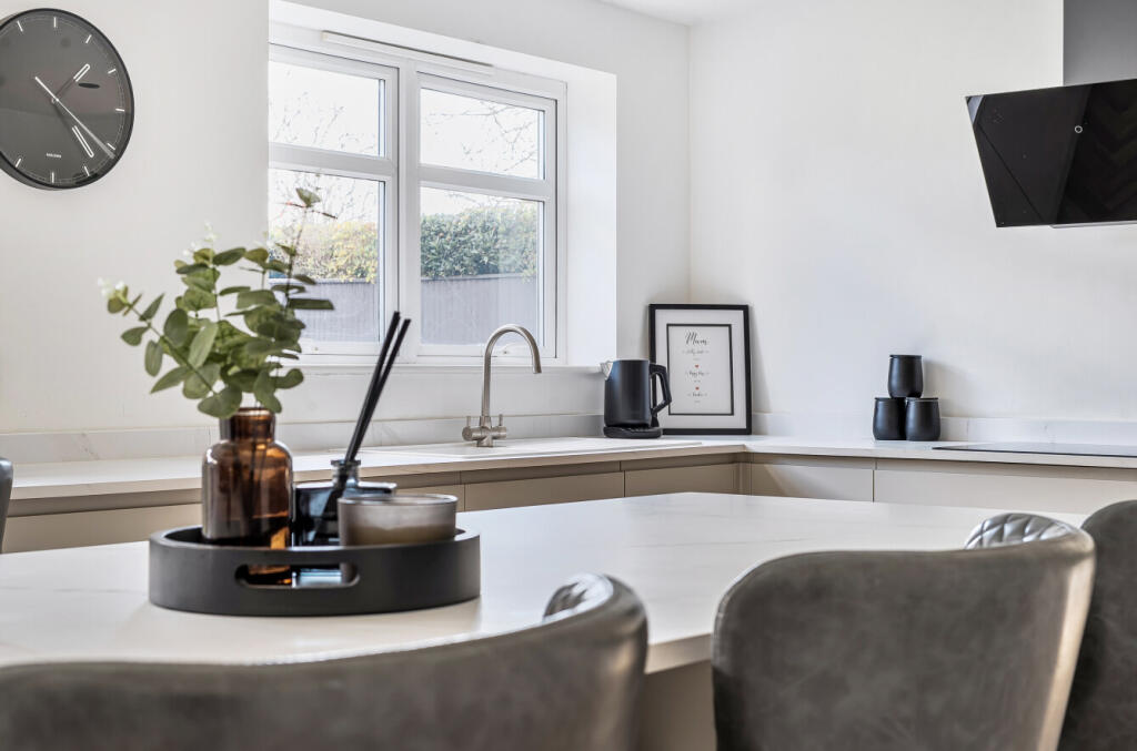 1383828-3-691f3e5...