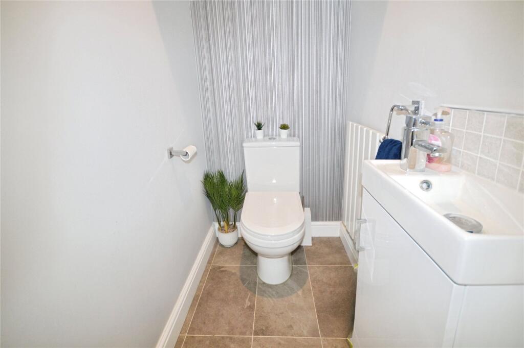 Cloakroom/Wc