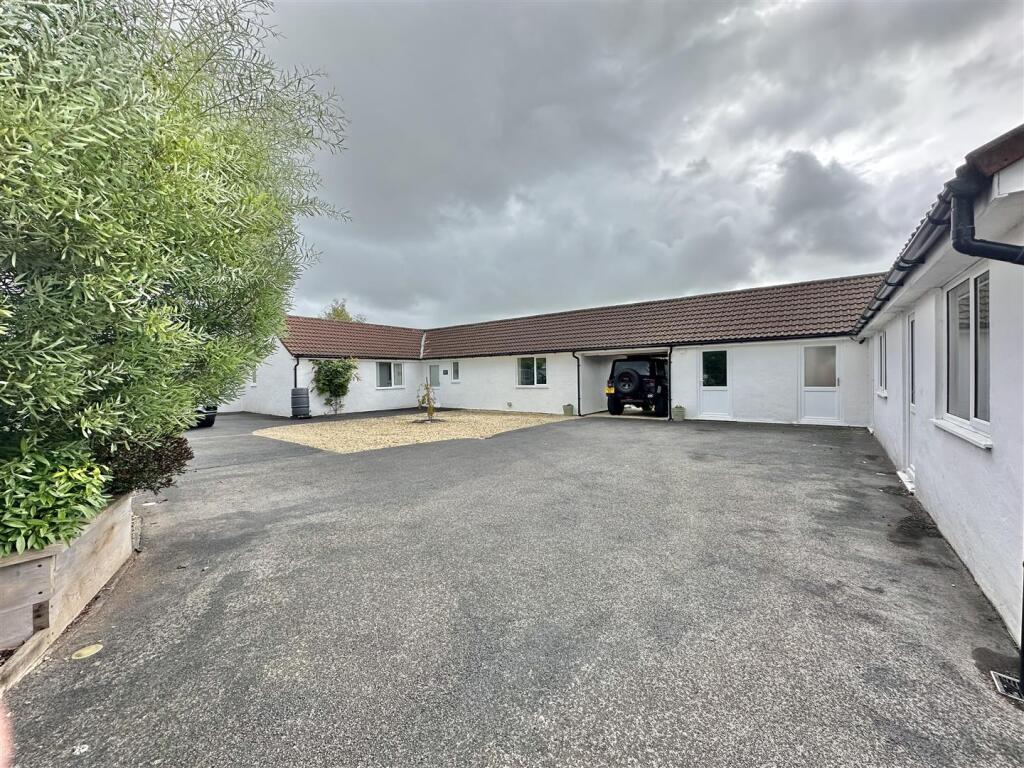 Annex/Study/Cinema/Garage