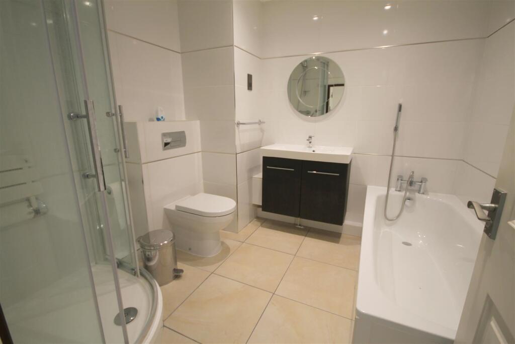 MP Bathroom p.JPG