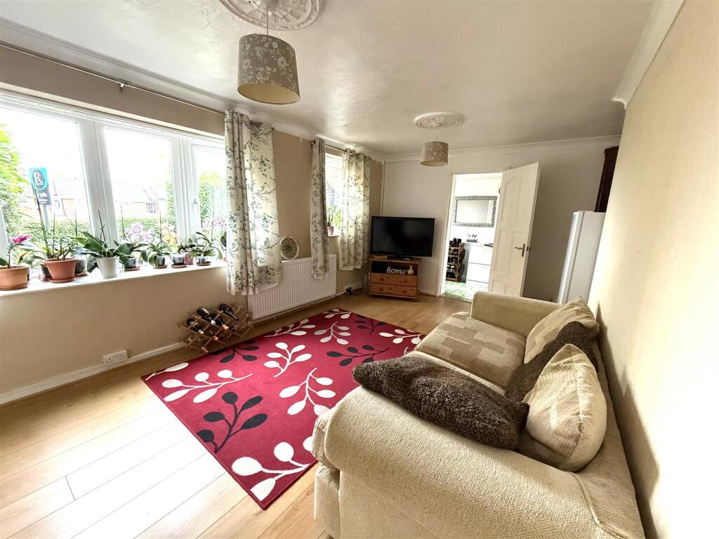 6 SWALLOW CLOSE.jpeg