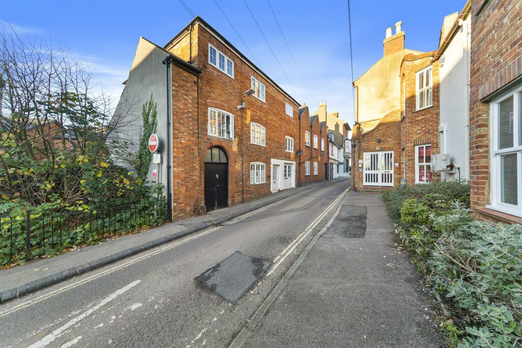 Flat5-10SilverStWeb03.jpg