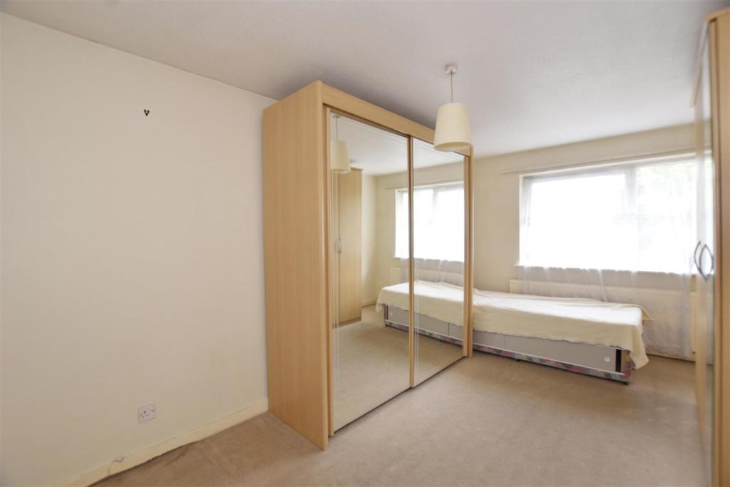 Bedroom 1 copy.jpg