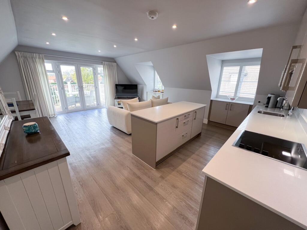 Pavilion Place, East Molesey, KT8