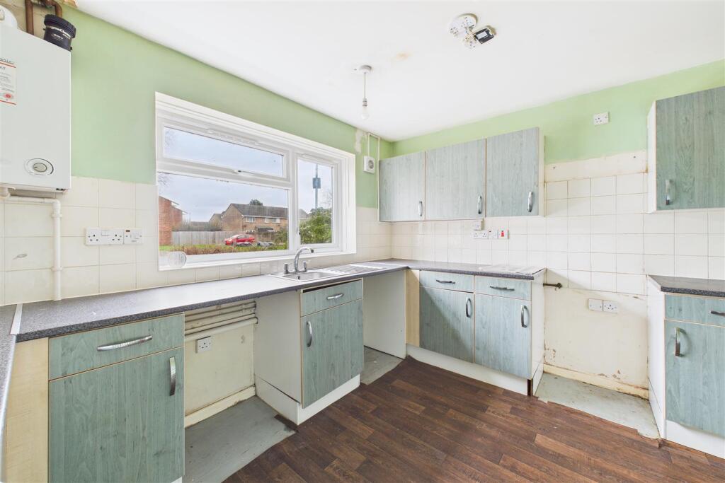 15 Courtenay Walk, Worle, North Somerset BS22 7TQ 