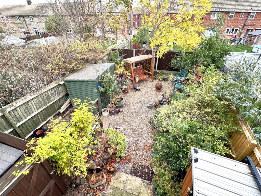 Lovely Mature Garden 553