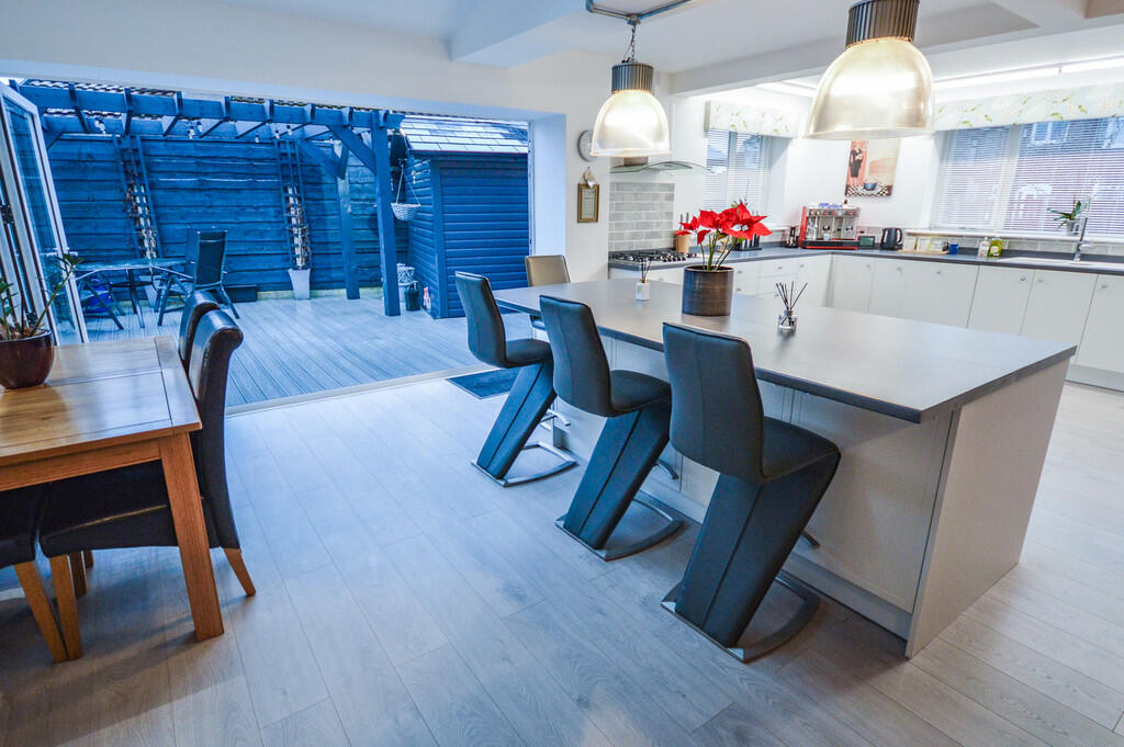 Kitchen-Diner-Lou...