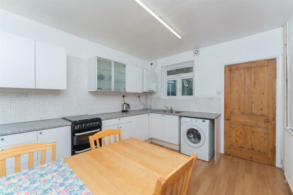 7a St Margarets Kitch 2.jpg