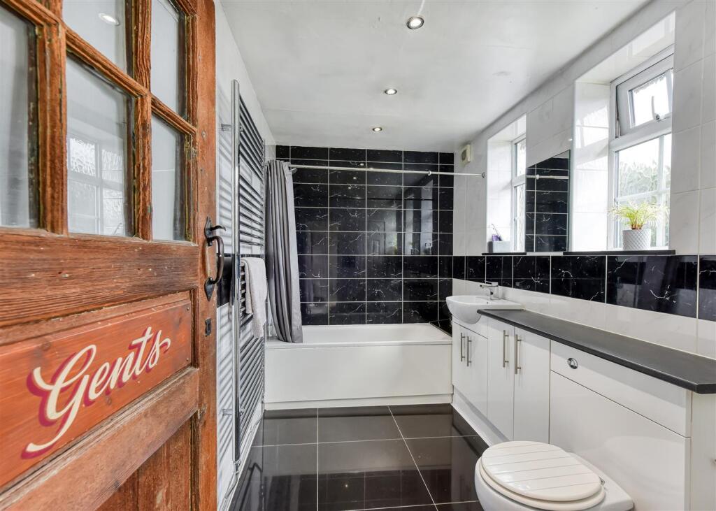 1 Seven Stars-bathroom1.jpg
