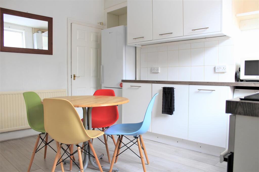 Kitchen 2.jpg