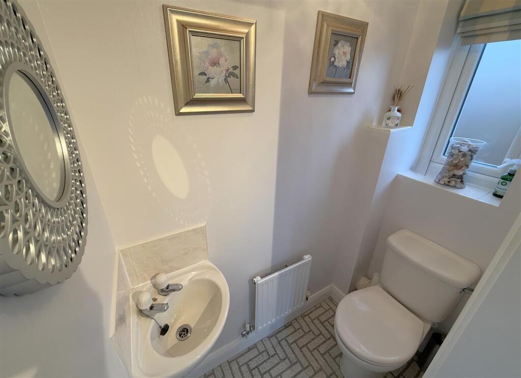 Downstairs WC.JPG
