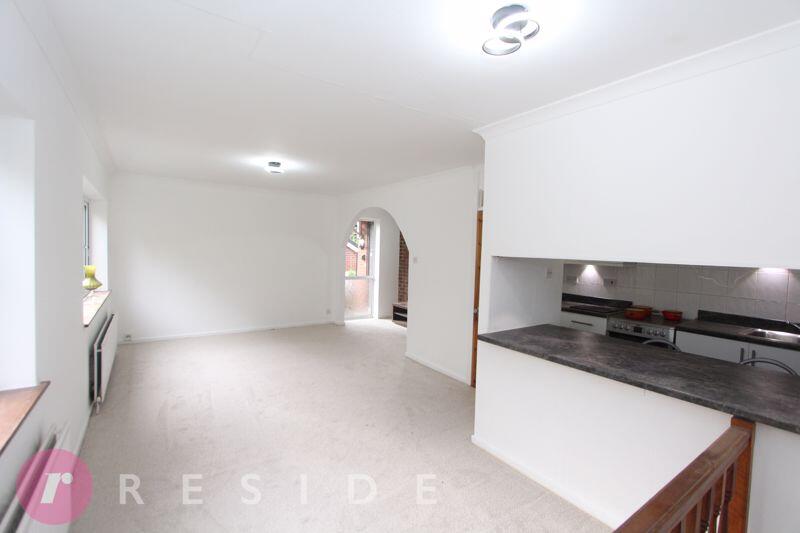 Lounge / Dining Area