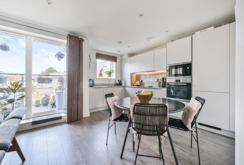 1343012-5-68a48b8...