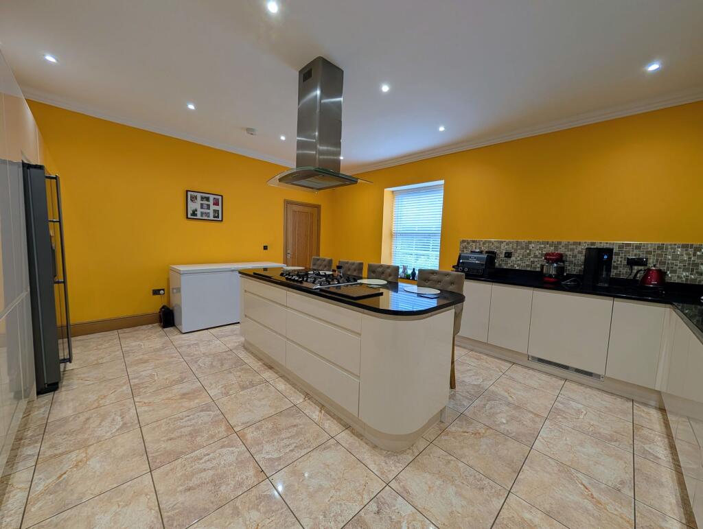 Kitchen/Breakfasting Room