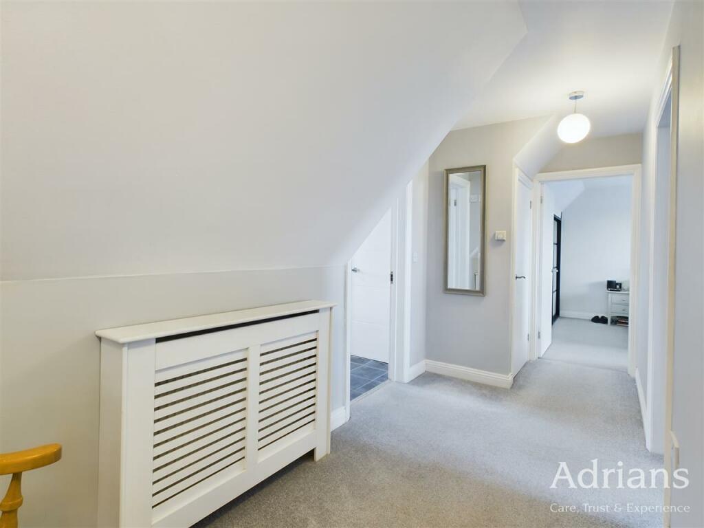 FIRST FLOOR LANDING