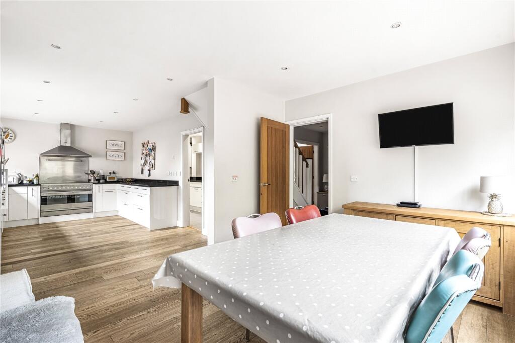Kitchen/Dining Area