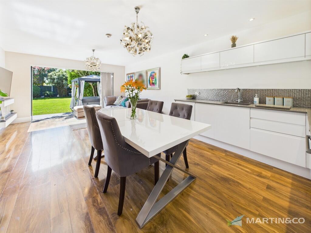 CAM02318G0-PR0438...