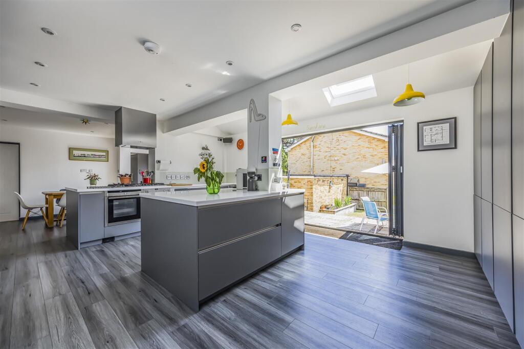 29 Wraysbury Park Drive, Emsworth-PorticoMarketing