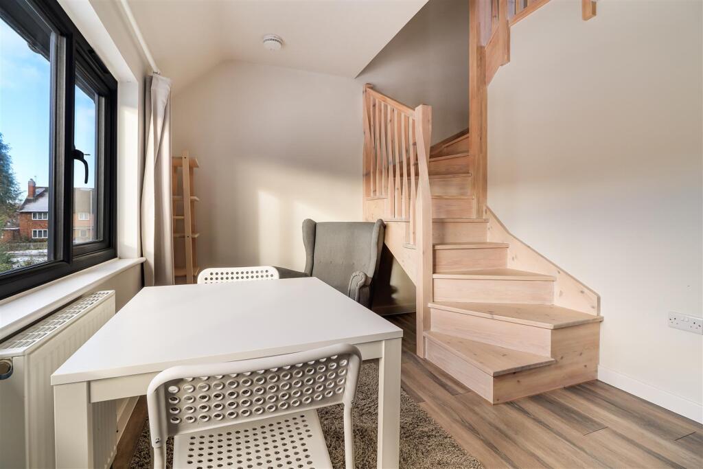 Living / Dining Room (2)