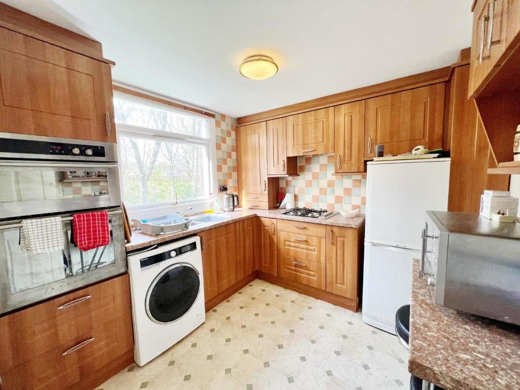 Kitchen 1.jpg