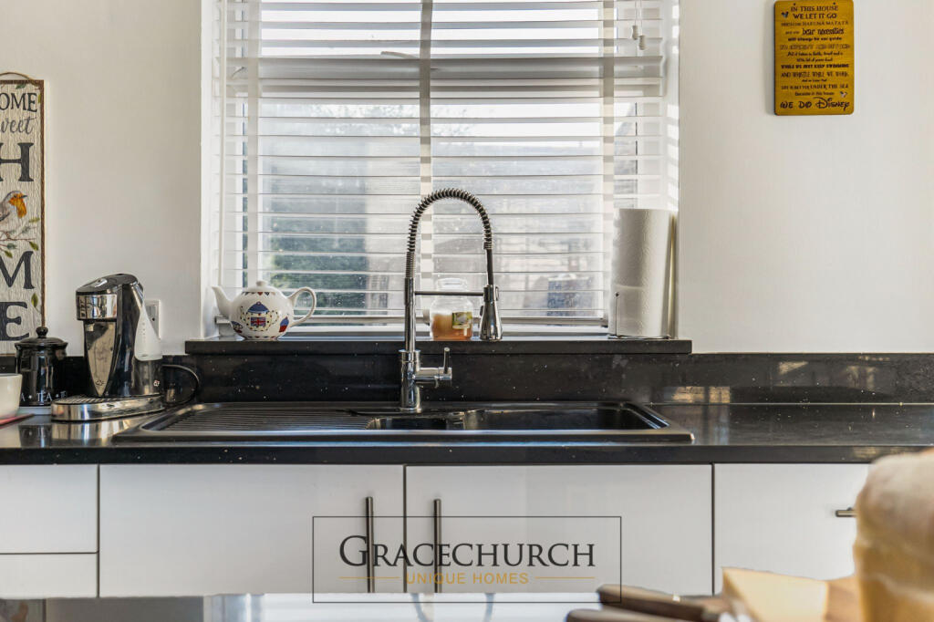 Kitchen sink and drainer